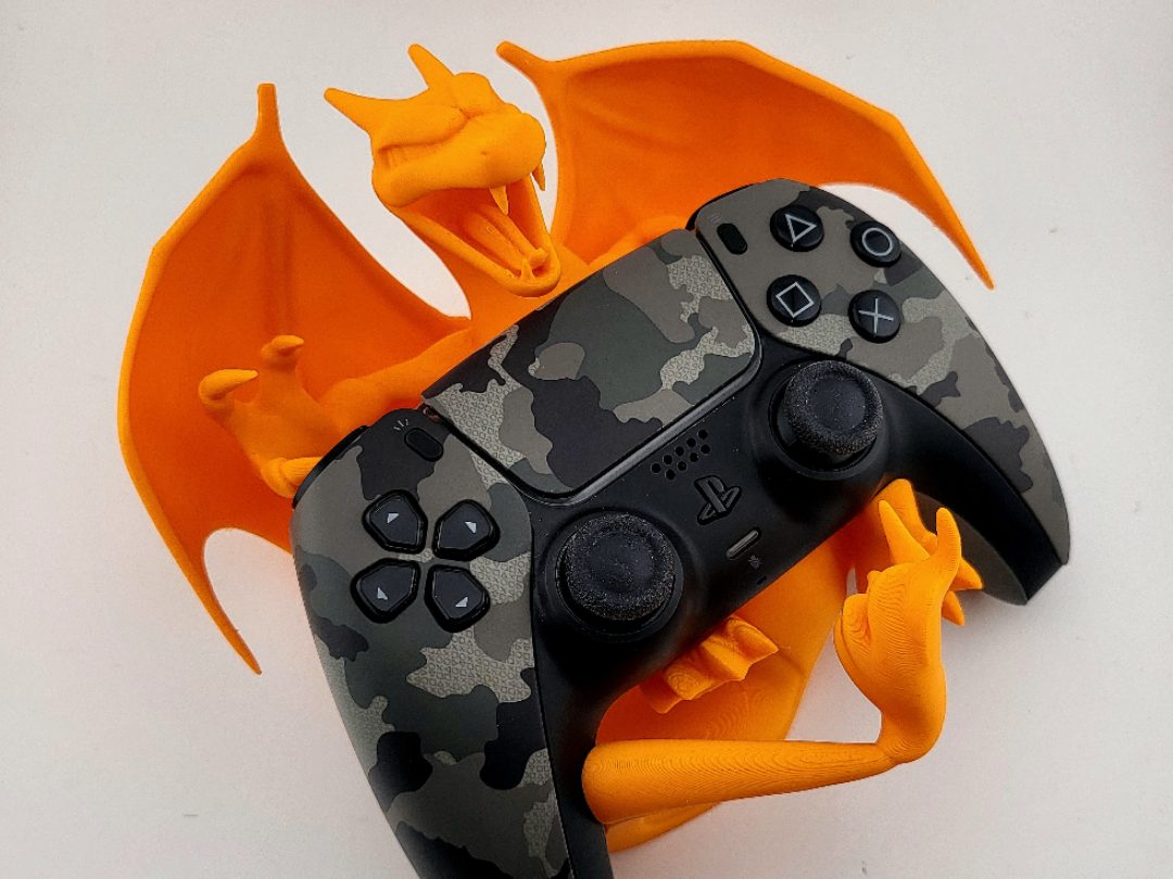 Charizard PS5 Controller Holder Pokemon Dragon — vue 1