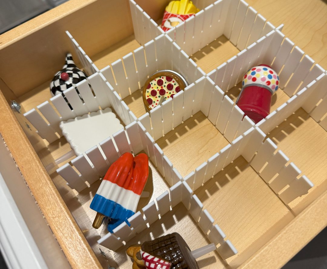 Customizable Interlocking Drawer Divider — vue 1