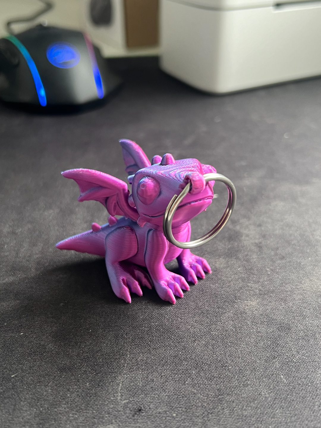 CUTE DRAGON KEYCHAIN — vue 1