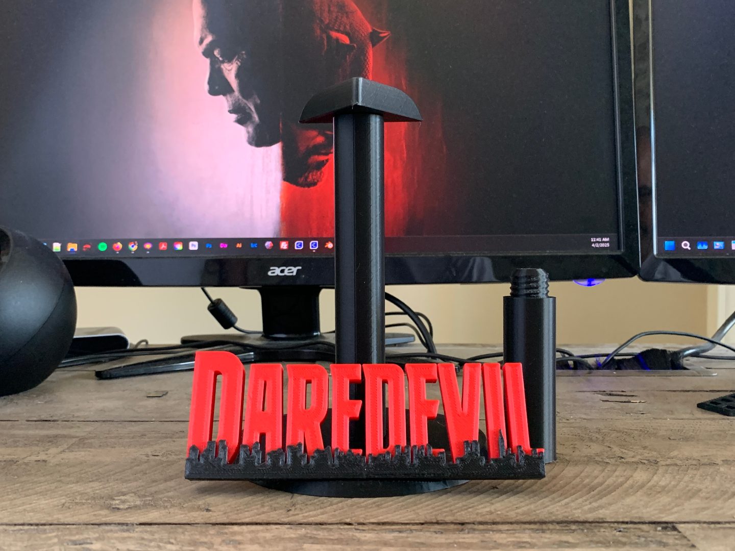 Daredevil Born Again Helmet Stand — vue 1