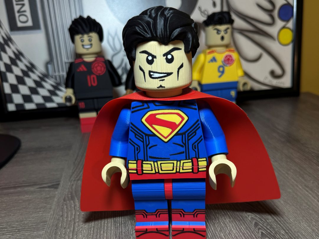 DC's Superman Jumbo 8 1/4" tall — vue 1