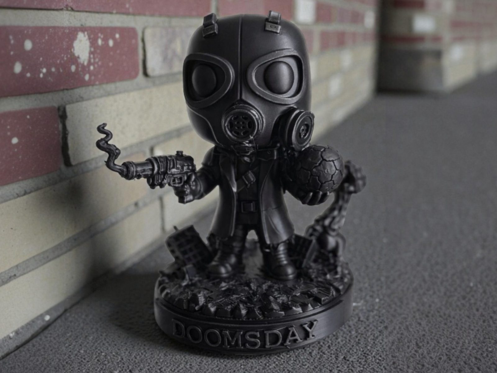 Doomsday 2026 – Post Apocalyptic Gas Mask Figure — vue 1