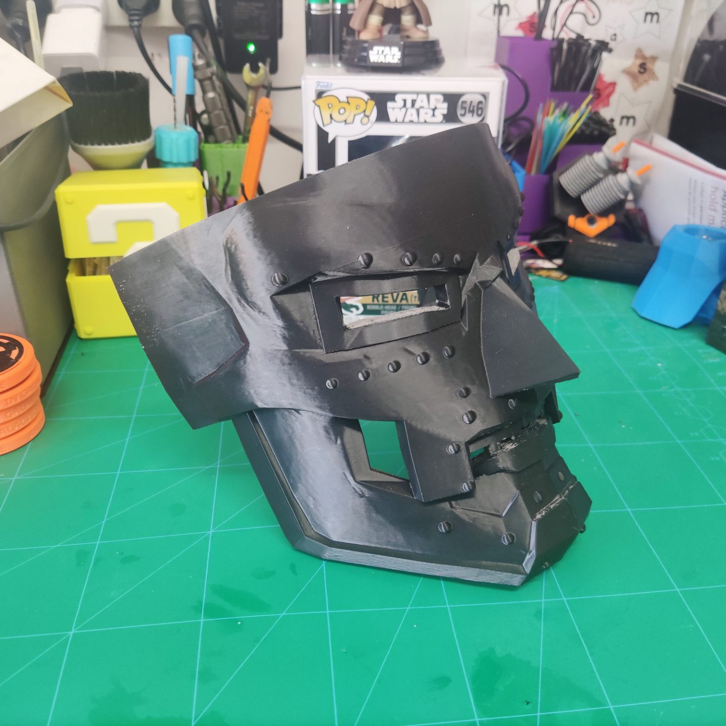Dr Doom Mask with Rivets — vue 1