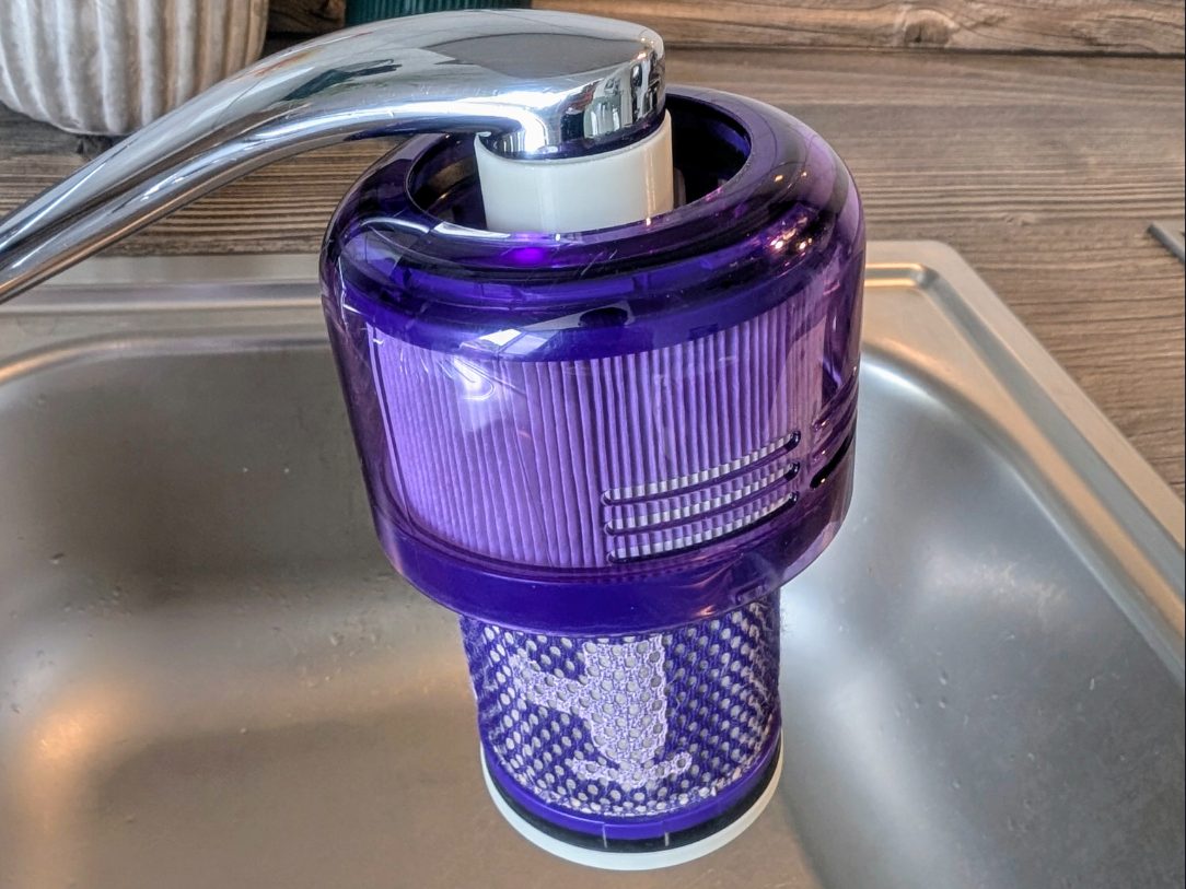 Dyson V12 Adapter zur Reinigung des Staubfilters — vue 1