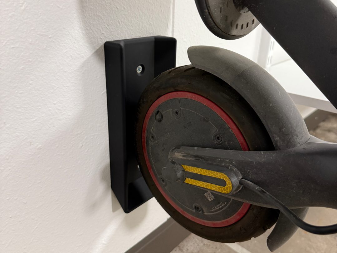 Electric Scooter Wall Mount Cover — vue 1