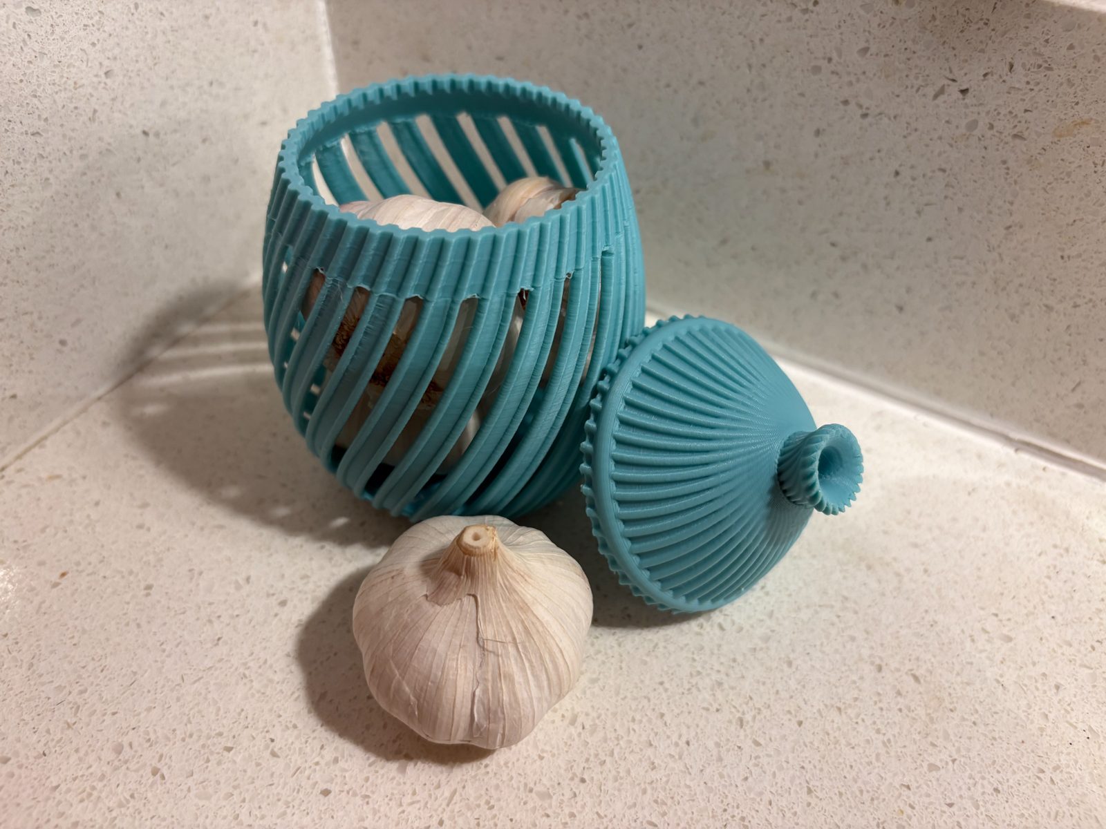 Garlic Keeper – Ventilated Pot with Lid — vue 1