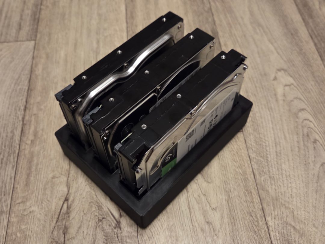 Gridfinity 4x3 Storage Rack – 3x 3.5" SSDs — vue 1