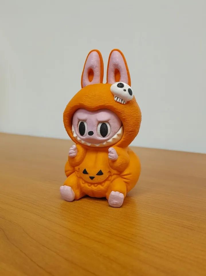 Halloween Labubu doll — vue 1