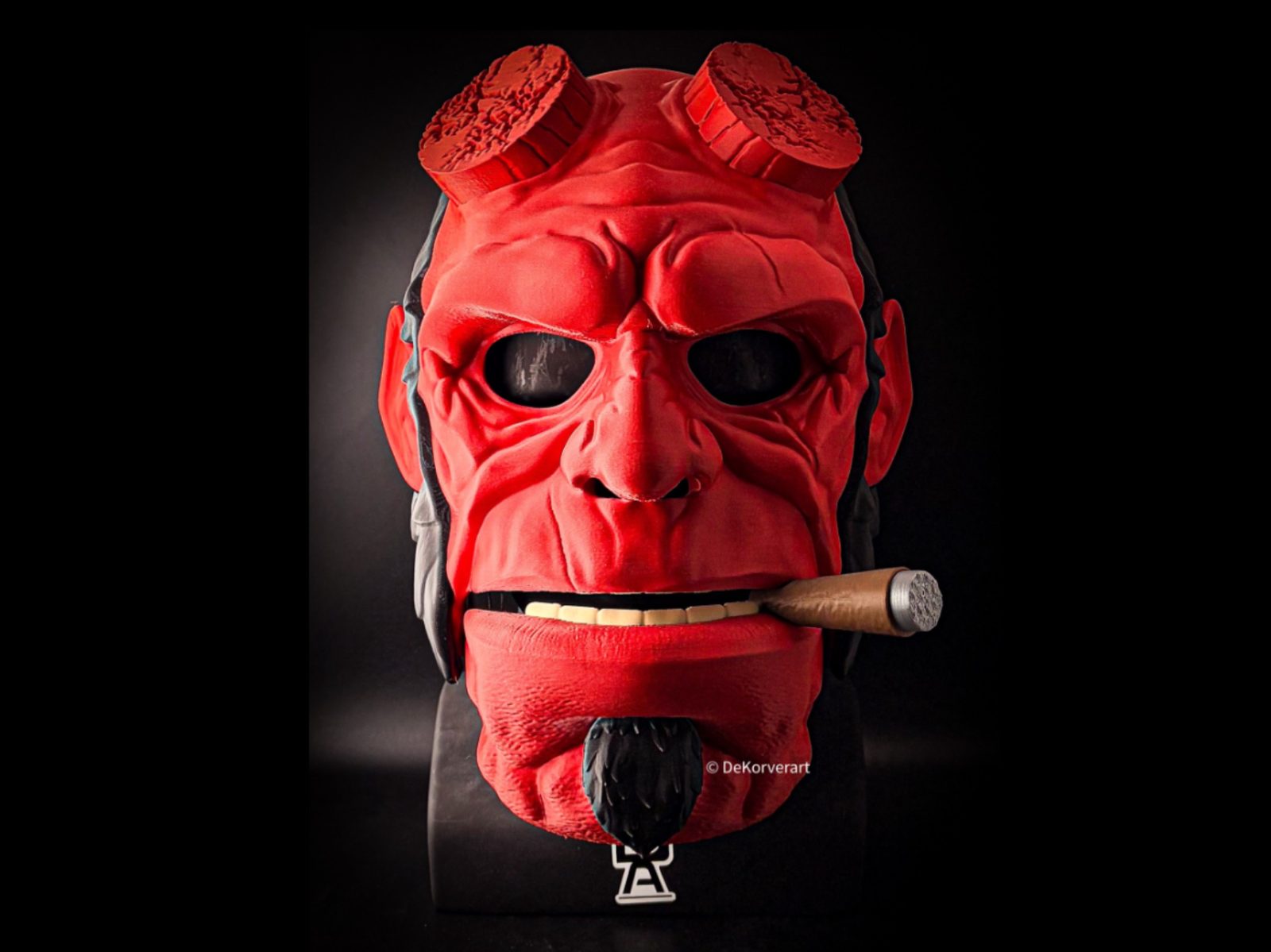HellBoy mask with Movable Jaw — vue 1