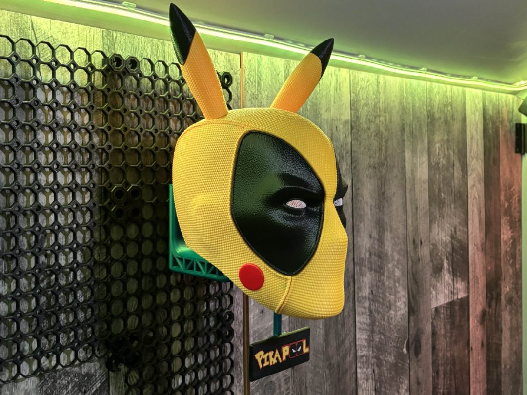 Helmet Hanger Mount With Name Plates — vue 1