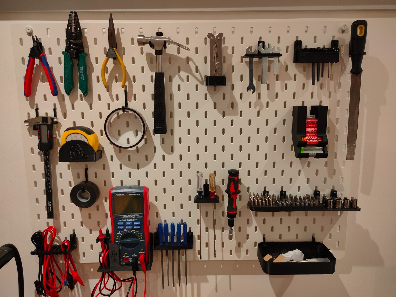 IKEA Skadis Pegboard Tool Hangers — vue 1