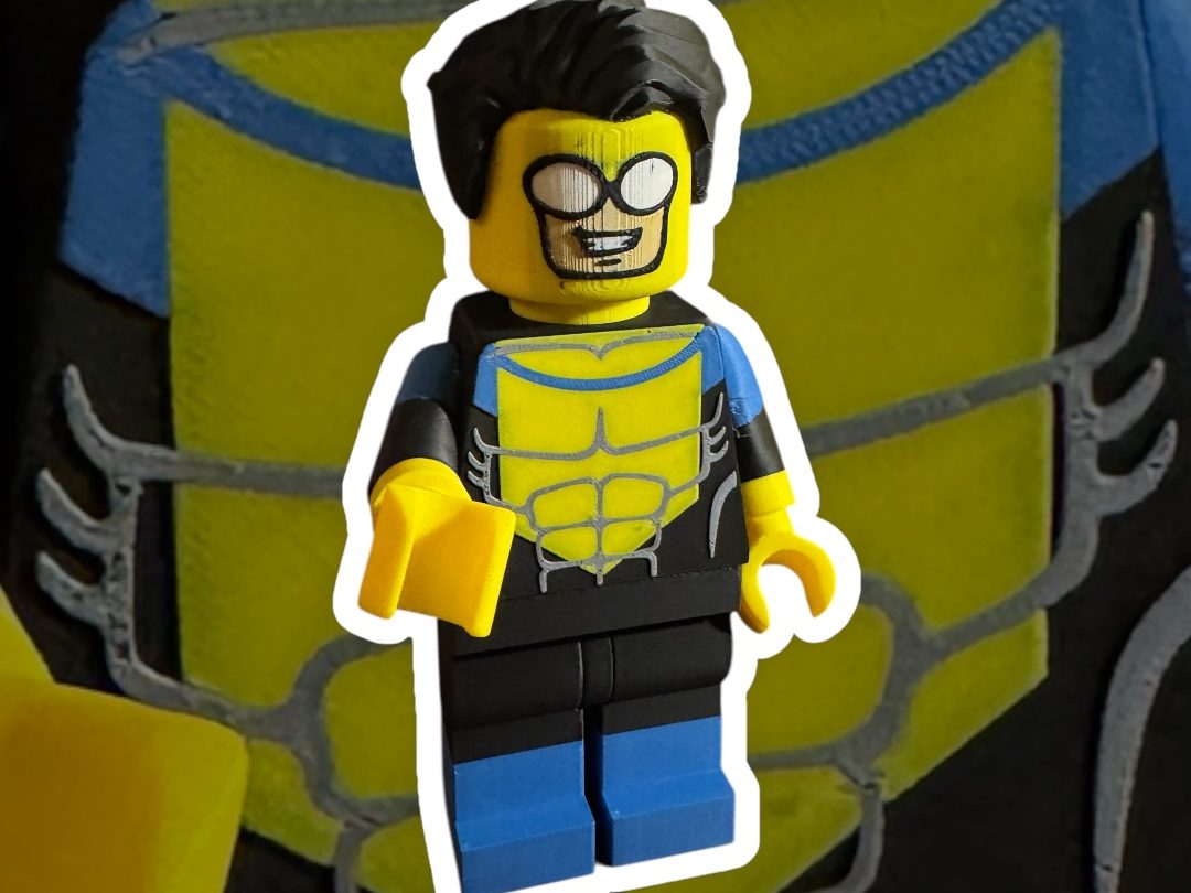 Invincible from Invincible Comics 8 1/4" tall — vue 1