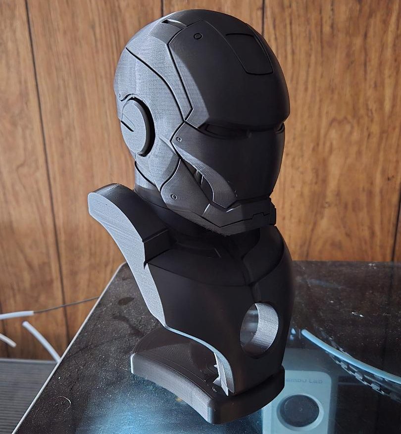 IRON MAN BUST WITH IMPROVED BASE — vue 1