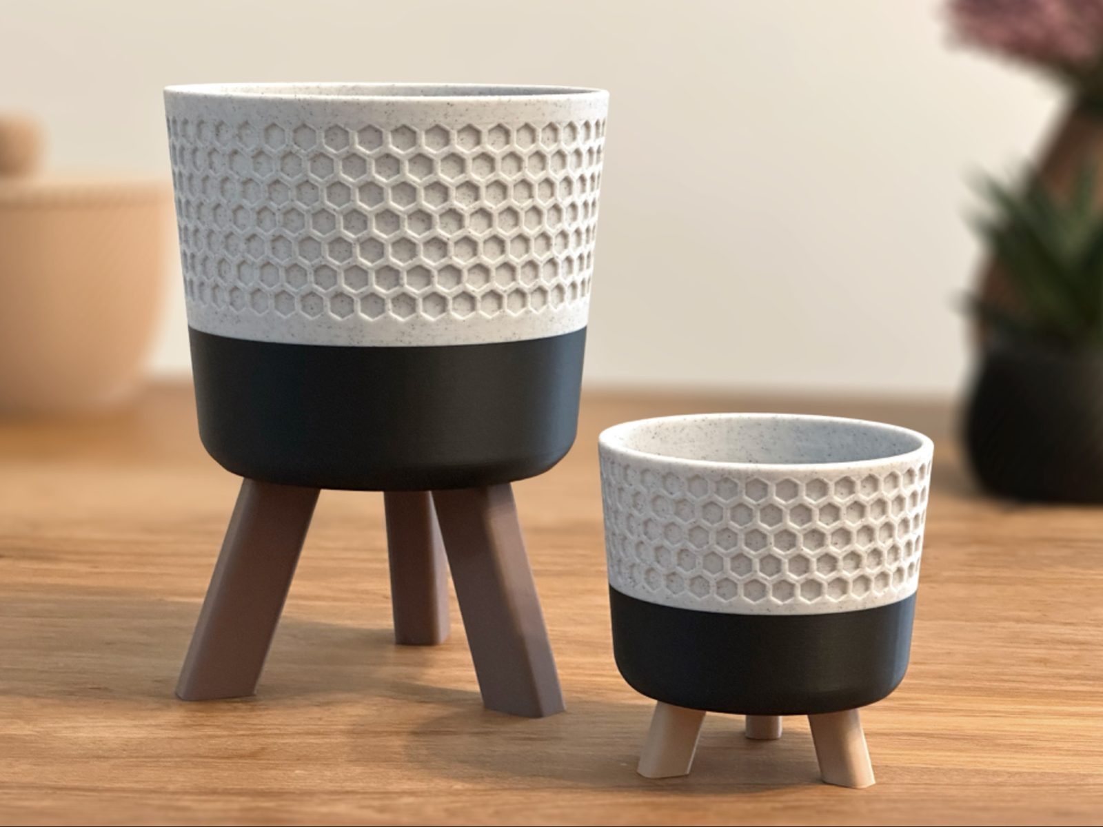 Modern Plant Pot with Legs — vue 1