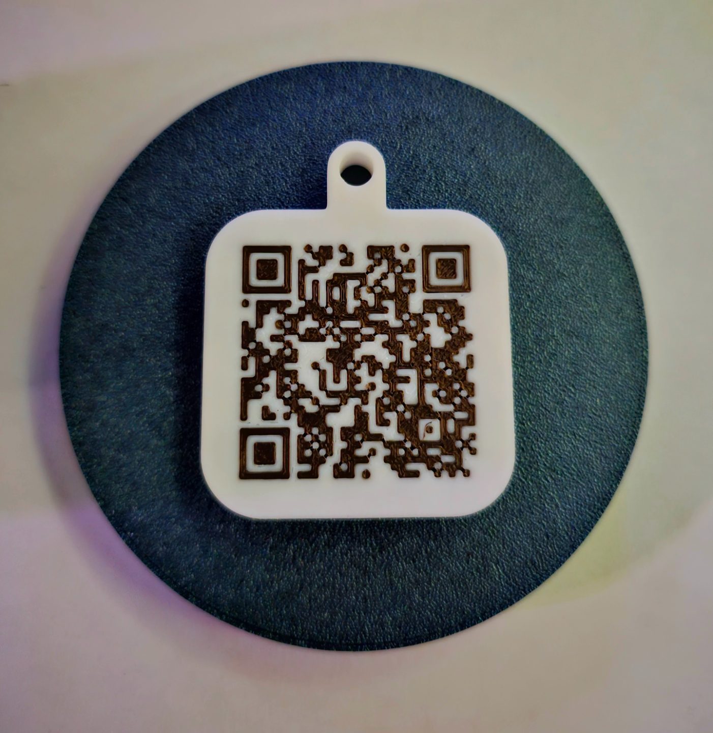 Never Gonna Give You Up! QR Code Key Chain! Troll! — vue 1