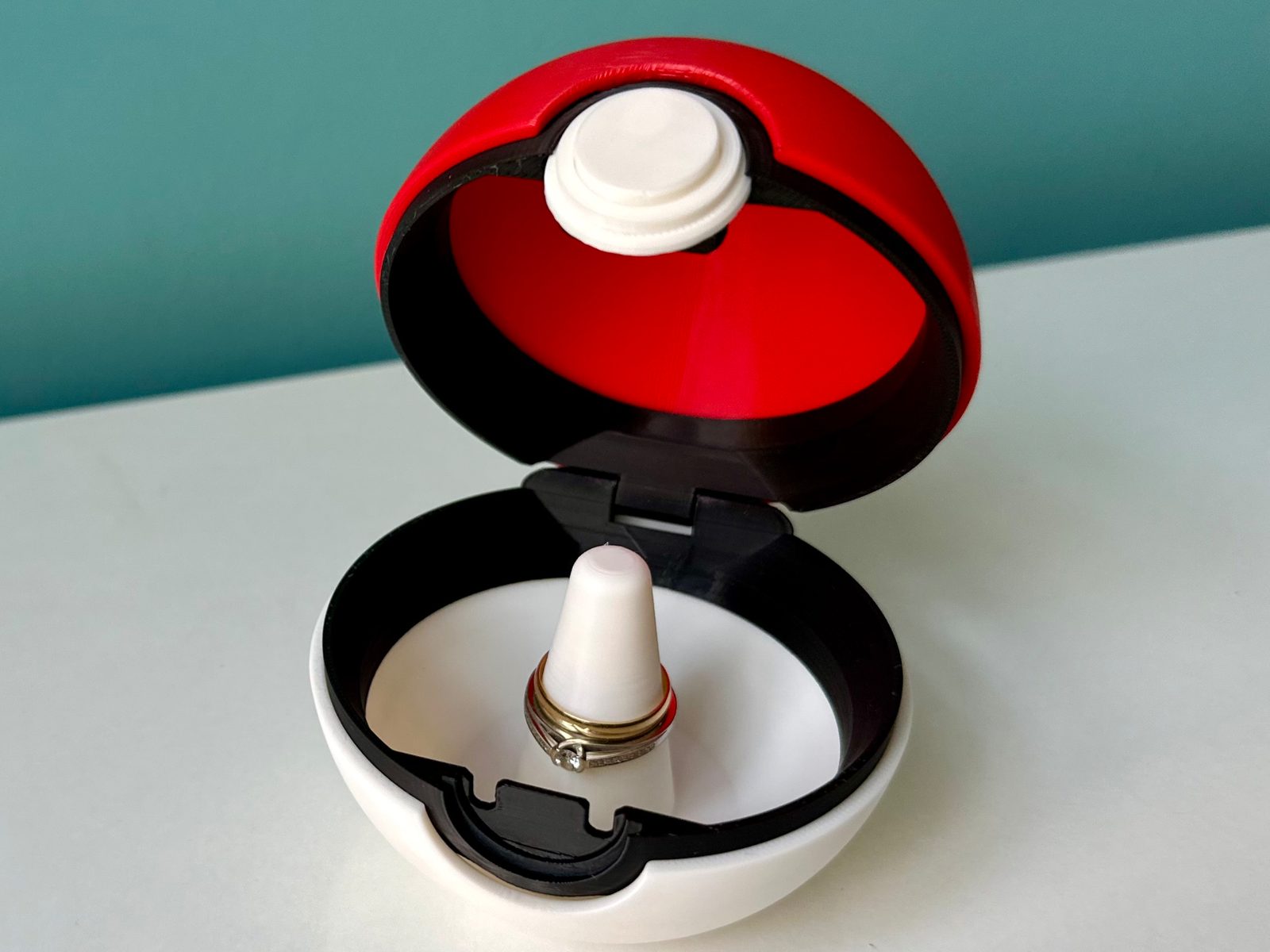 Pokeball Cone Ring Box — vue 1