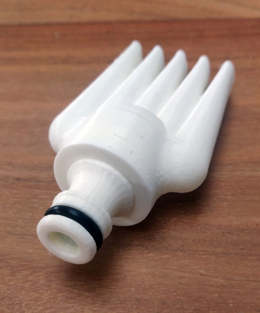 Pool filter cleaner with (Gardena) hose connector — vue 1
