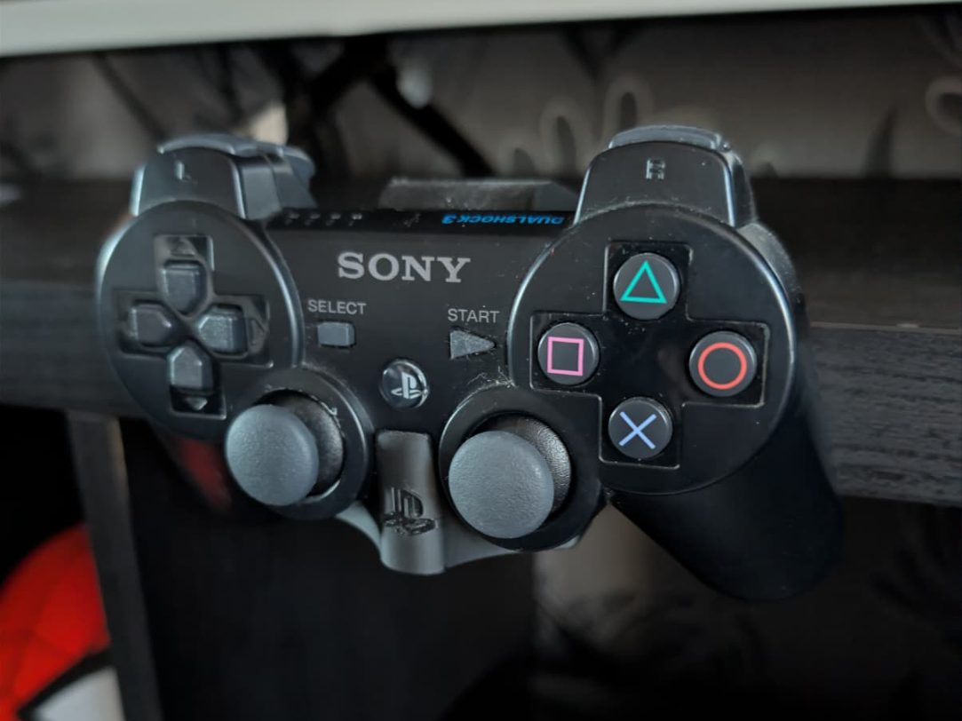 PS3 Controller Kallax Holder — vue 1