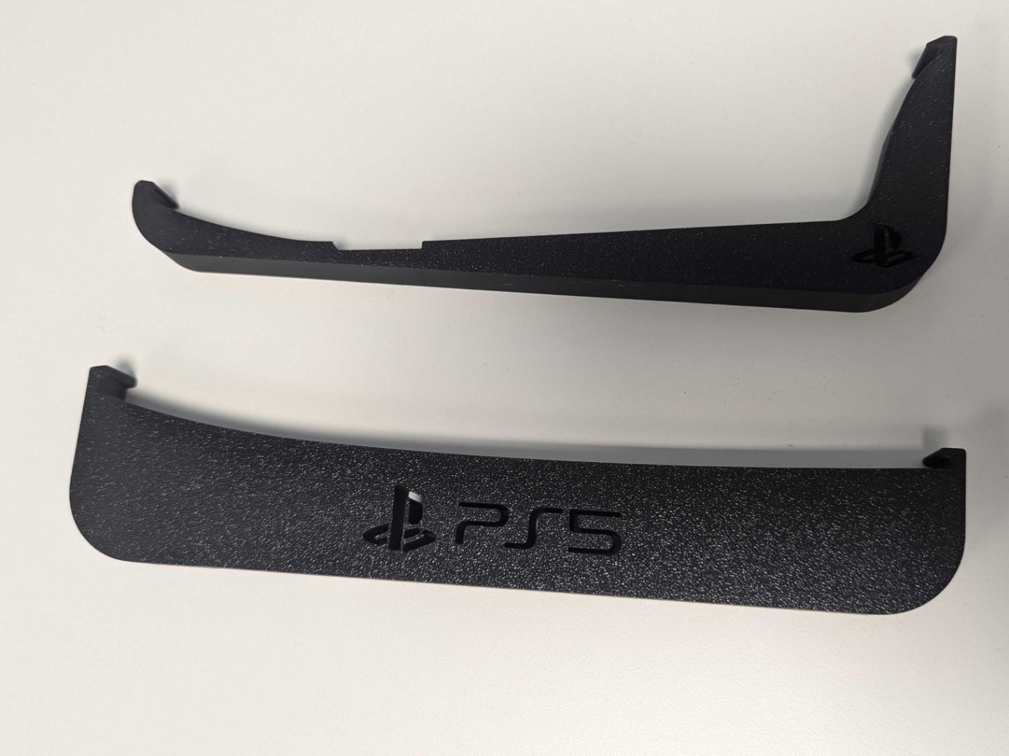 PS5 slim Disc drive horizontal stand with logo — vue 1