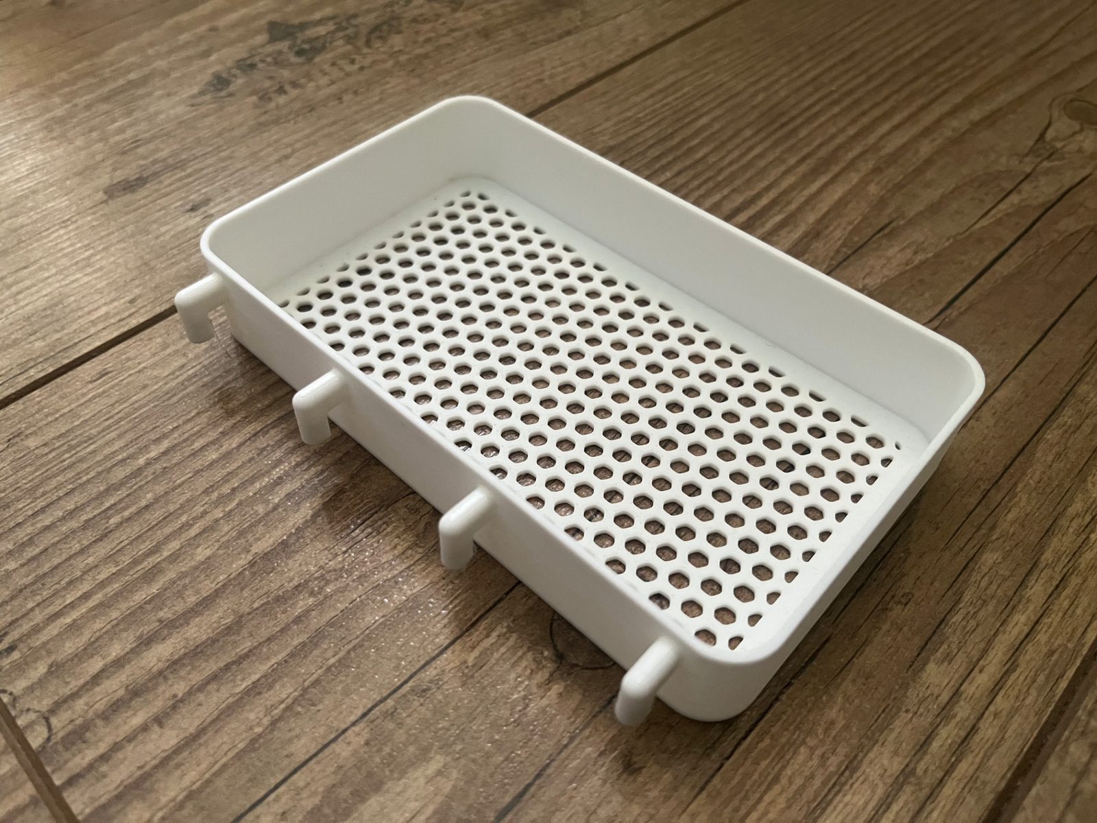 Skadis tray with honeycomb bottom, 145x85x25mm — vue 1