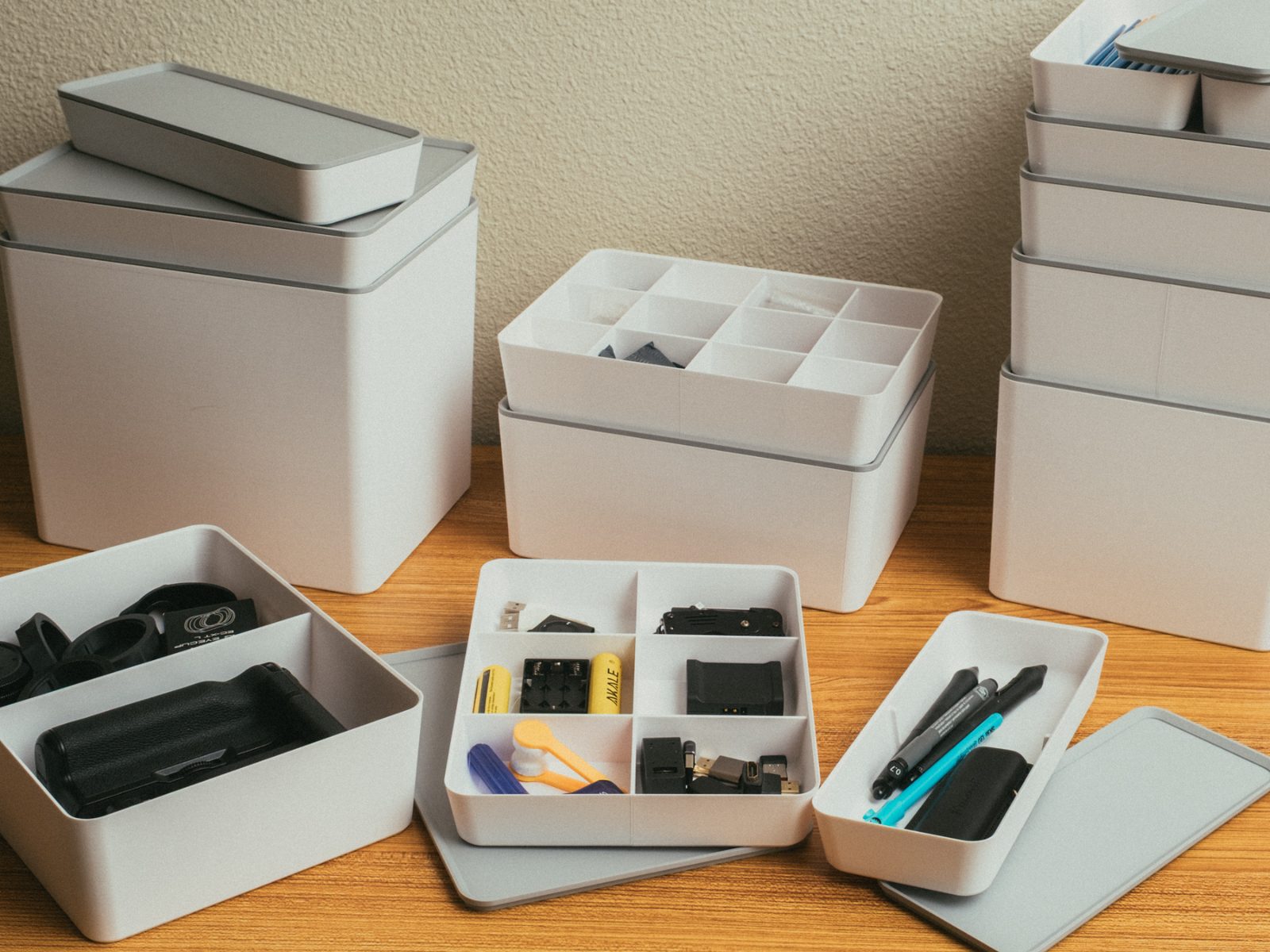Stackable Bookshelf Containers — vue 1