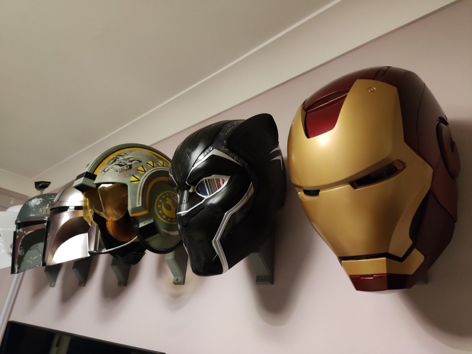 Star Wars Black Series Marvel Legends Helmet Mount — vue 1