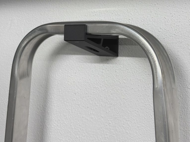Step ladder wall storage — vue 1
