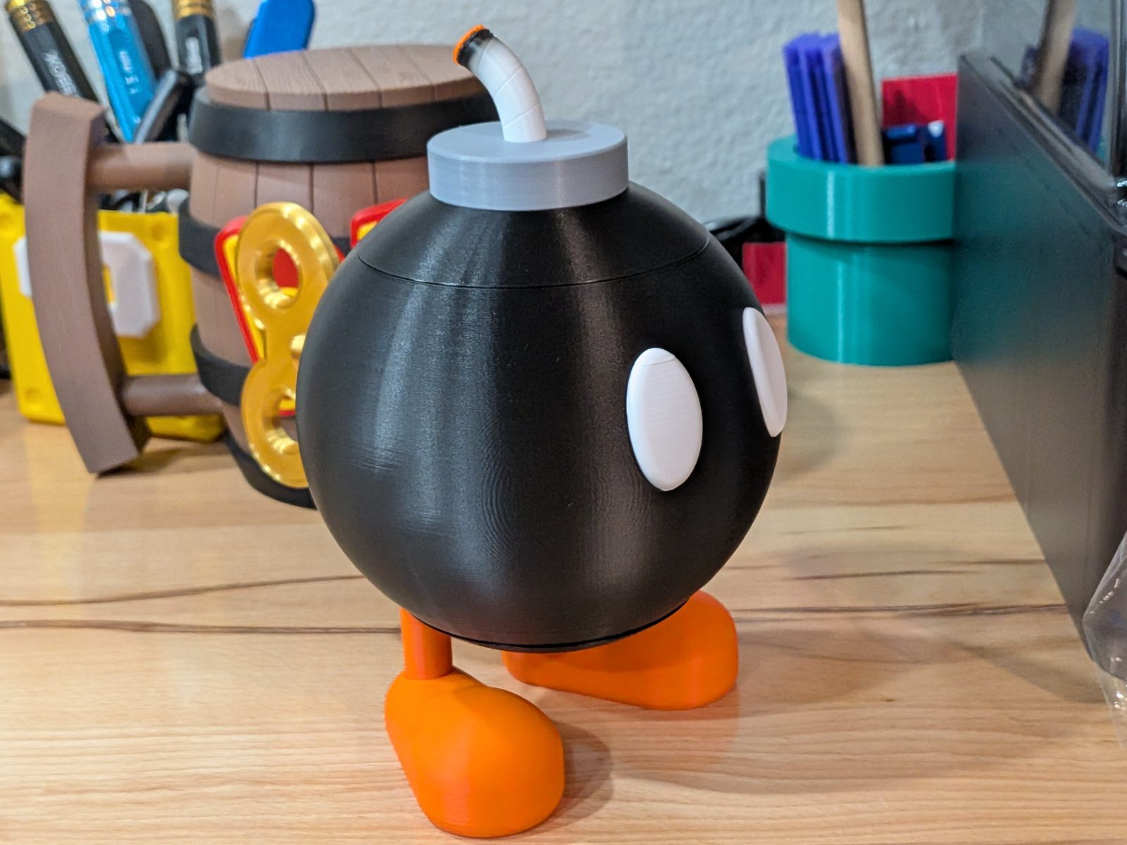 Super Mario Bob-omb Box & Planter — vue 1