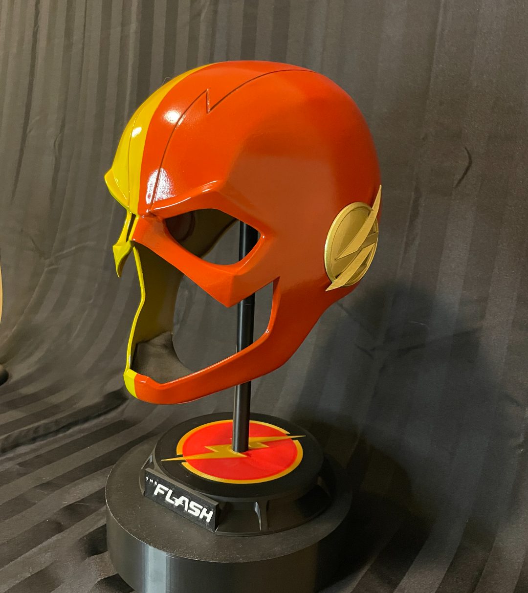 The Flash Helmet Stand — vue 1