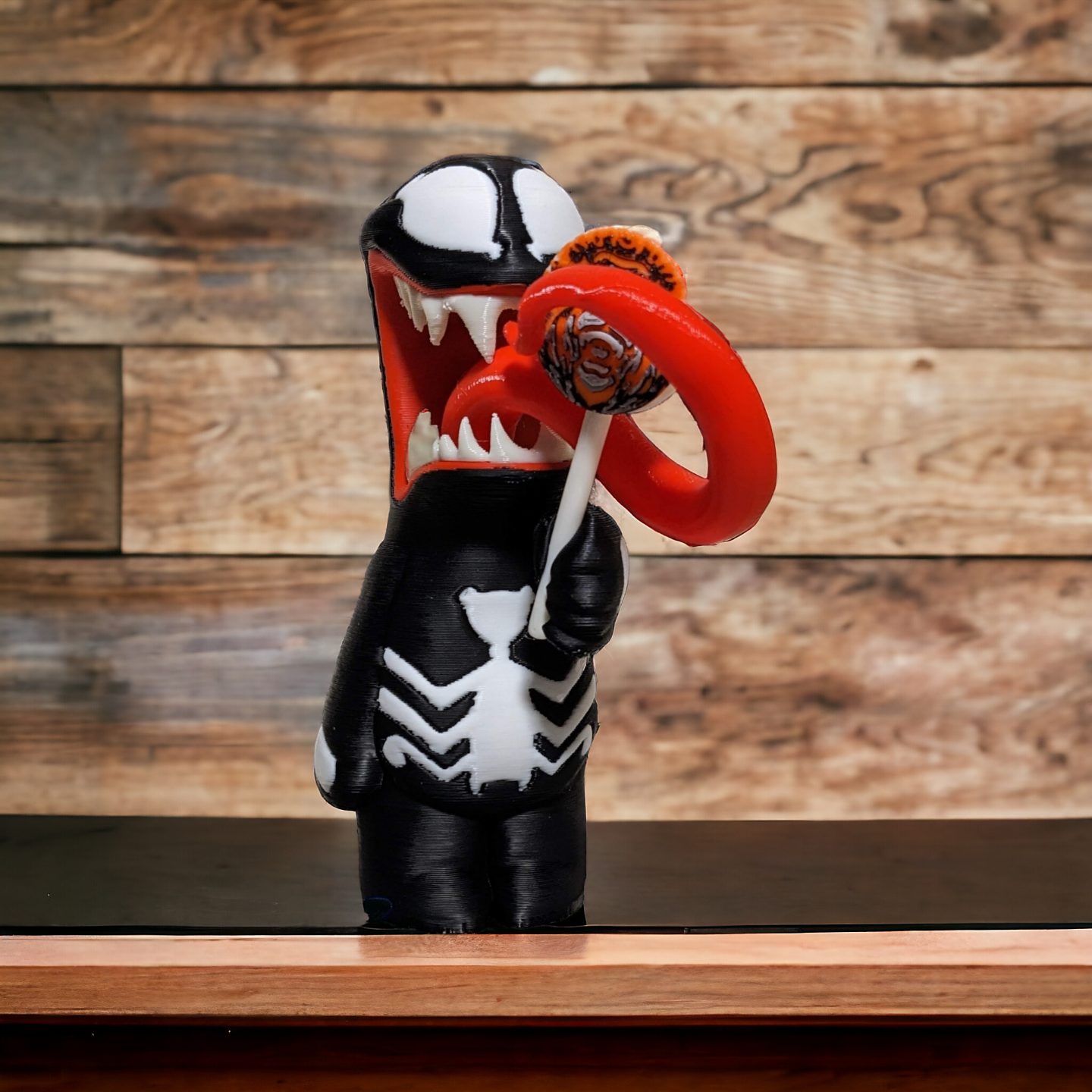 Venom Figure Modeled after Skottie Young — vue 1