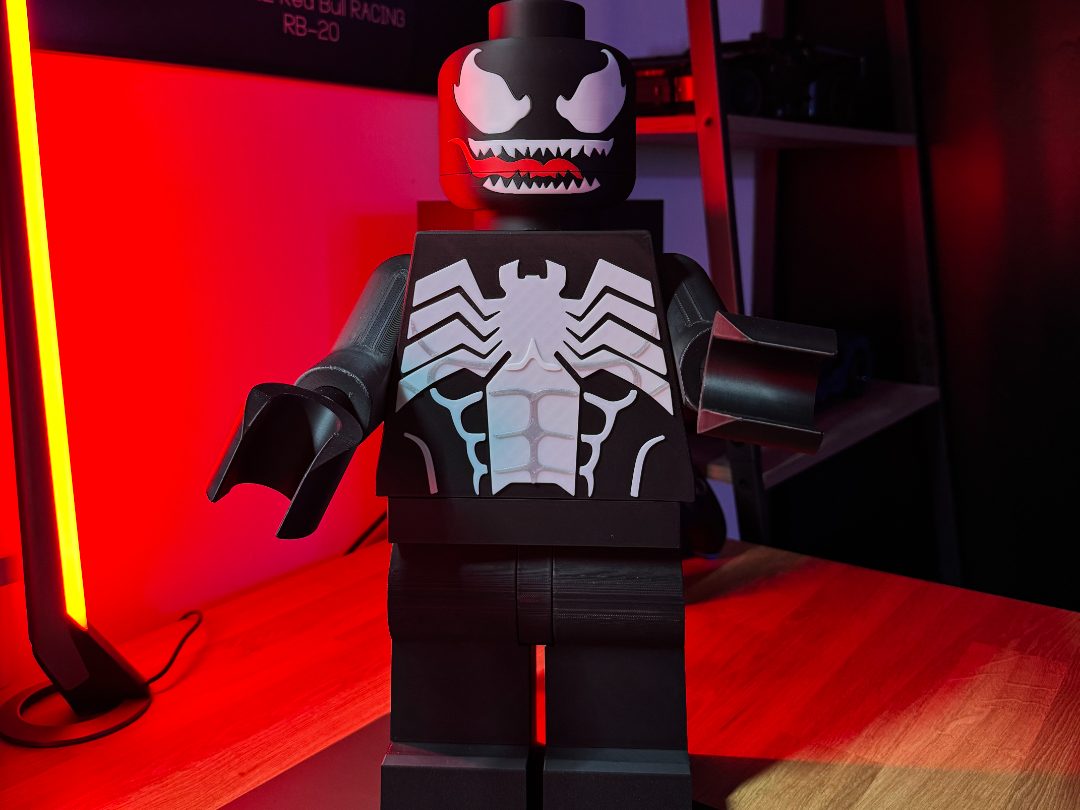 Venom Symbiote Brick Modular Figure (16") — vue 1
