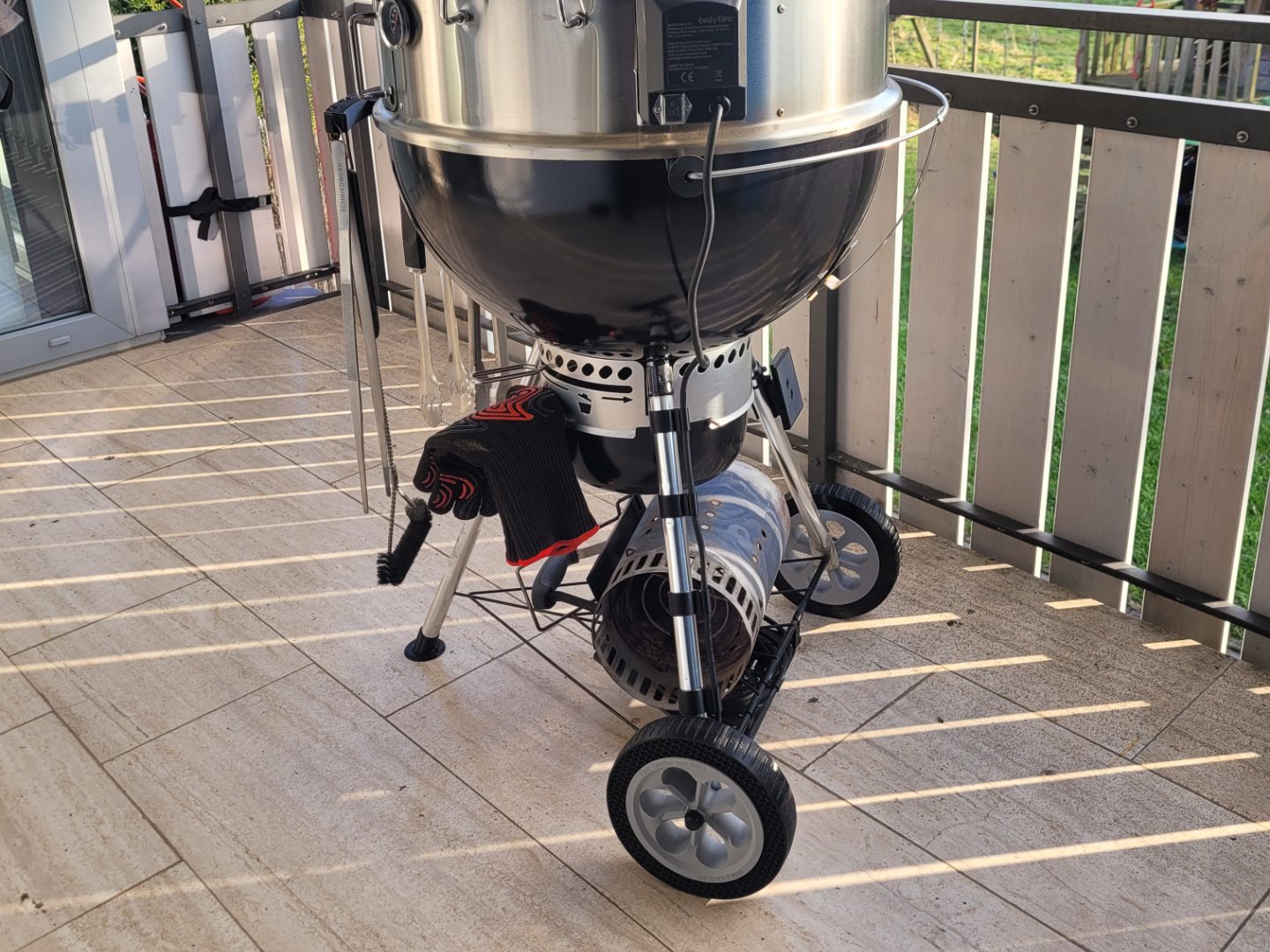 Weber Grill TPU feet with Standplate — vue 1