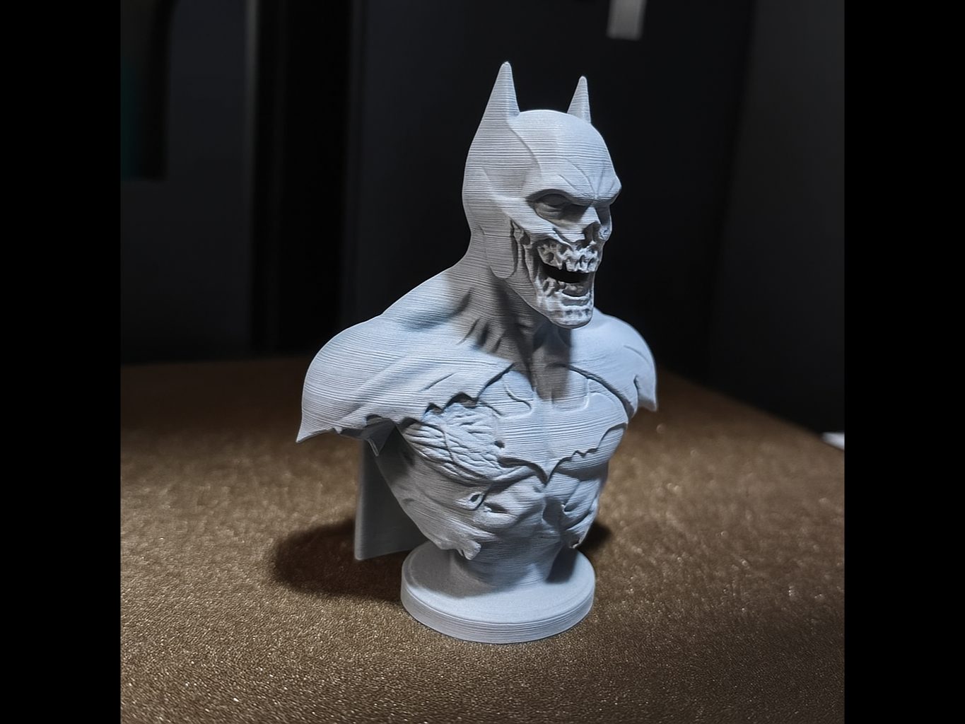 Zombie Batman Statue — vue 1